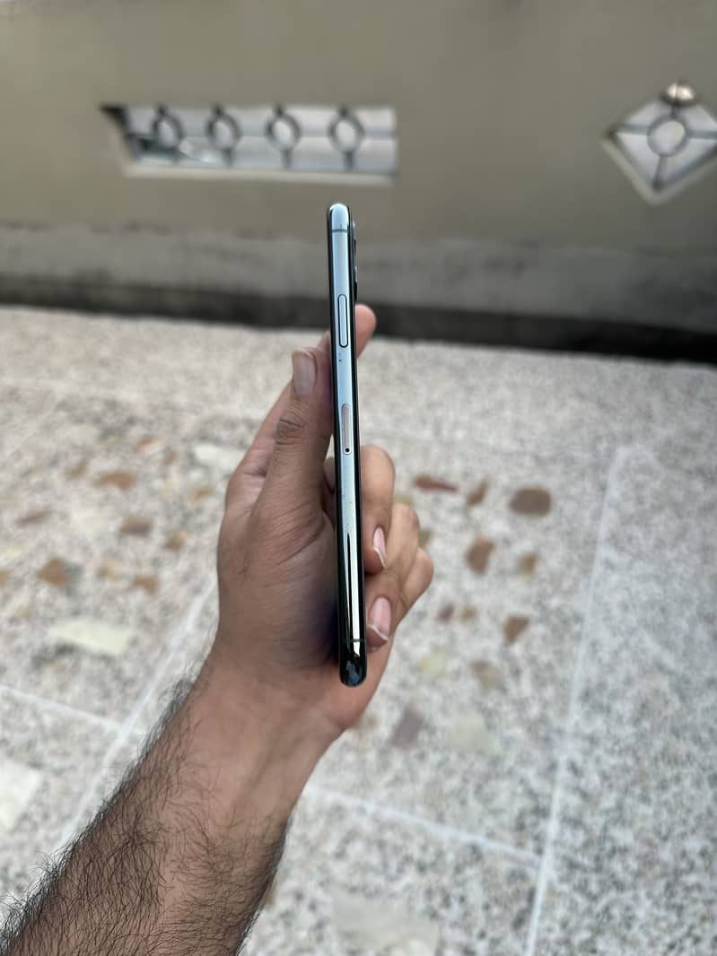 Apple iPhone 11 Pro Max 1