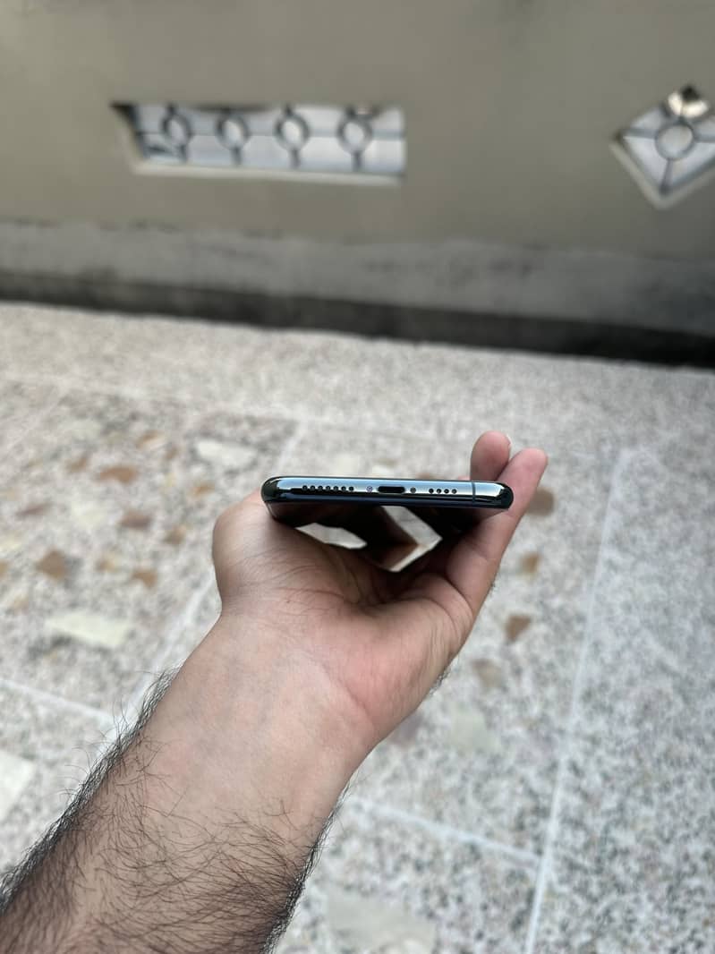 Apple iPhone 11 Pro Max 2