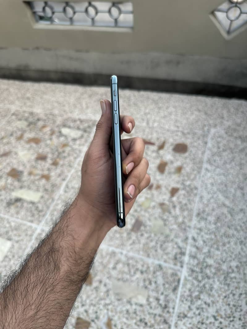 Apple iPhone 11 Pro Max 3
