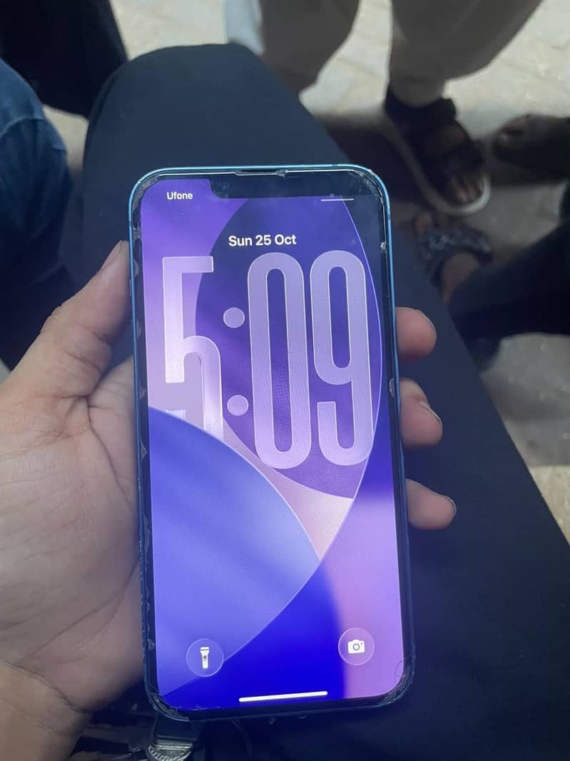 Apple iPhone 13 4
