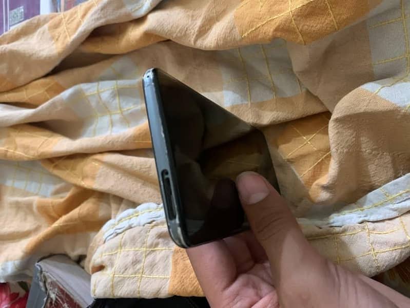 Sharp Aquos Zero 2 2