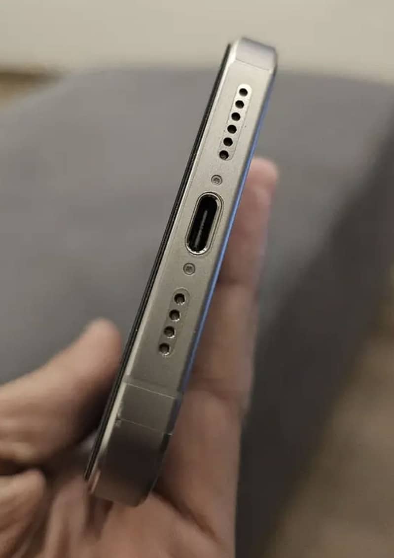 Apple iPhone 15 Pro Max 0