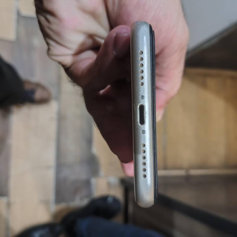 Apple iPhone 11 jv 5