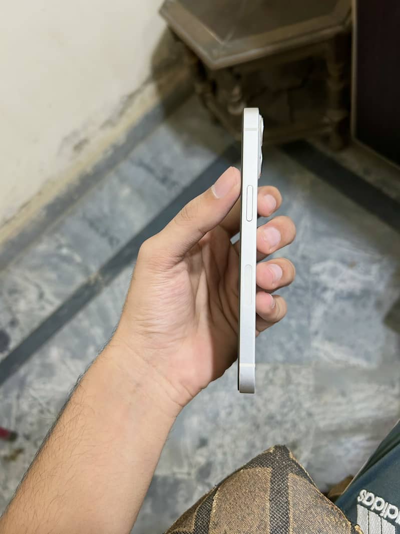 Apple iPhone 13 6