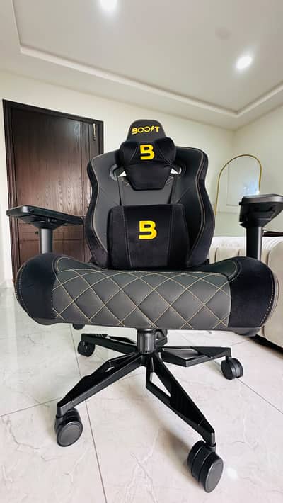 Boost Gaming Chair (10/10 Condition) 75k