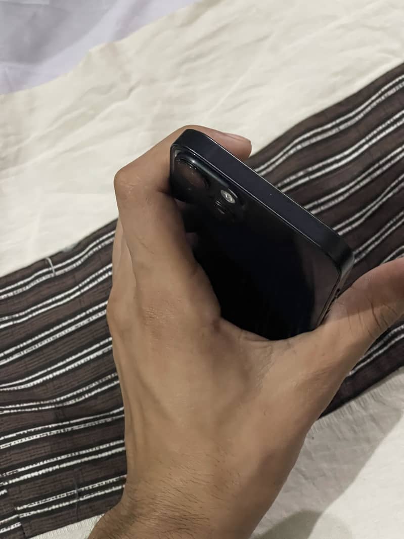 Apple iPhone 13 2