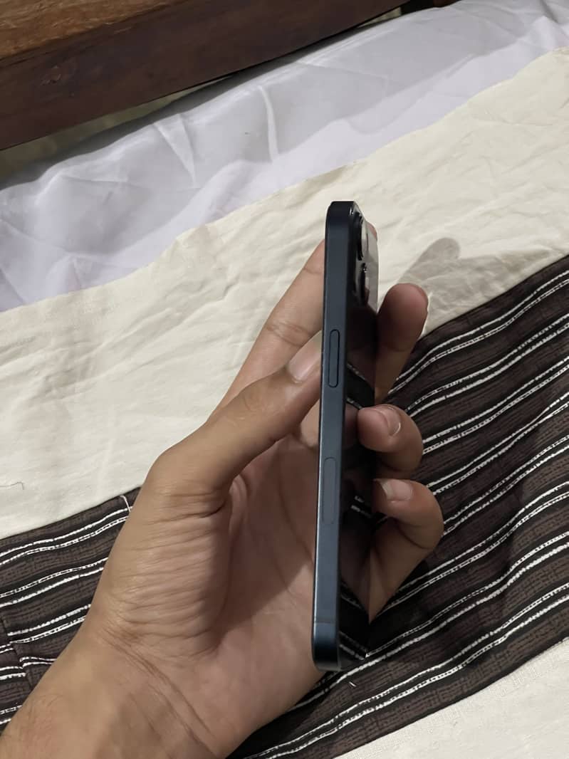 Apple iPhone 13 3