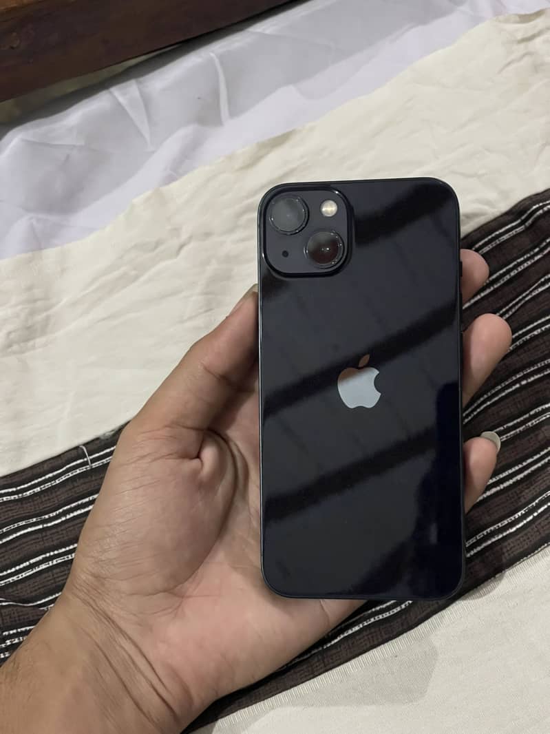 Apple iPhone 13 4