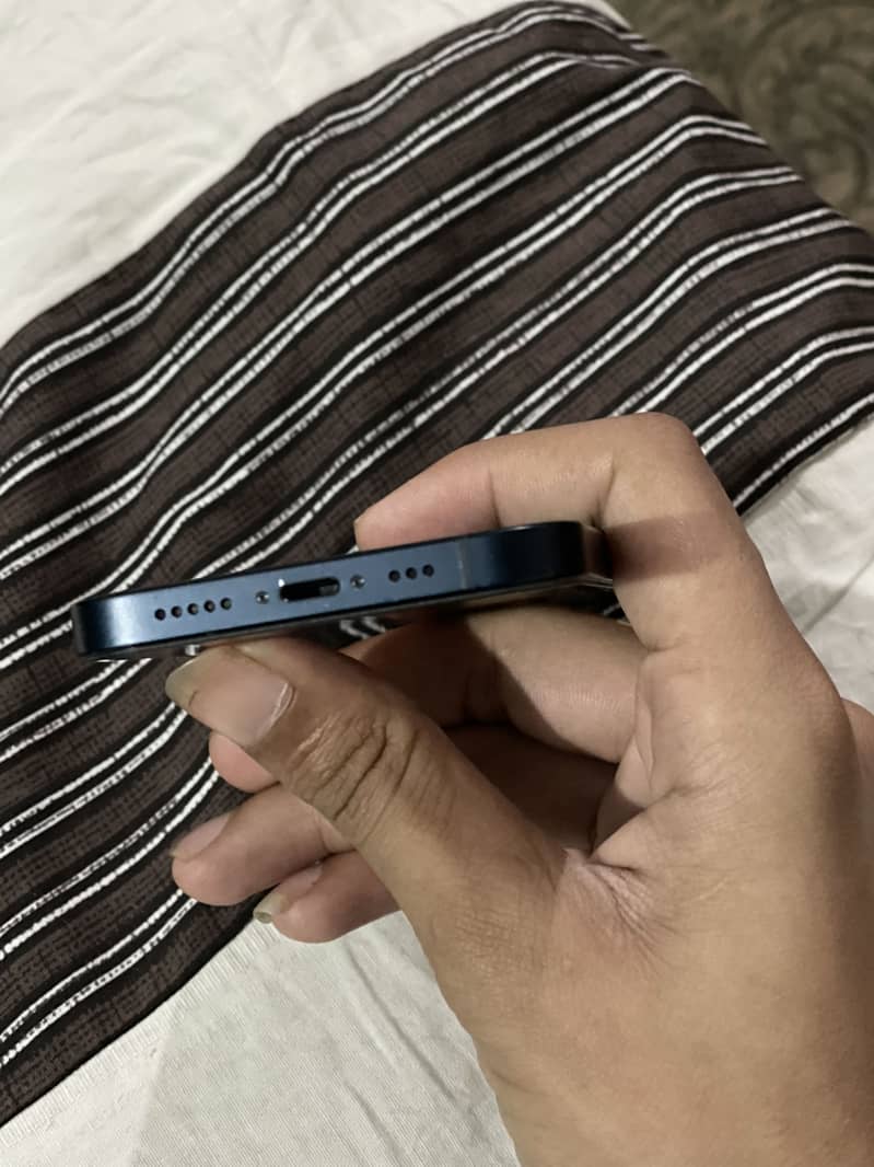 Apple iPhone 13 9