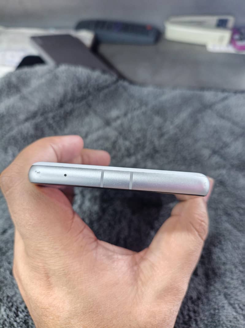 Google Pixel 7a 5