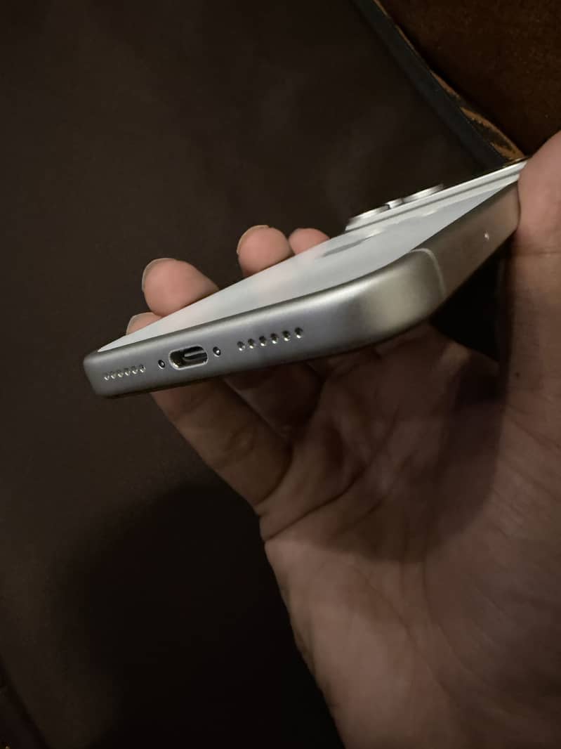 Apple iPhone 17 Pro Max 3
