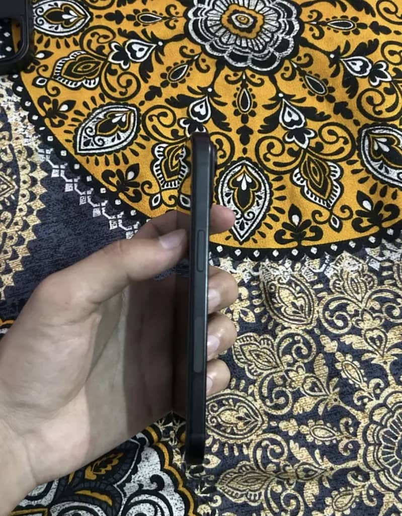 Apple iPhone 15 2