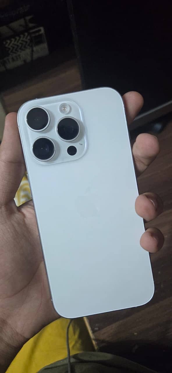 Apple iPhone 16 Pro 1