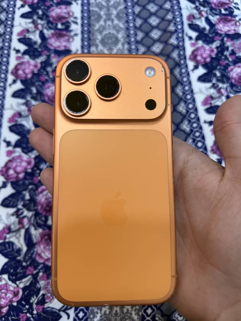 Apple iPhone 17 Pro dot in display 3