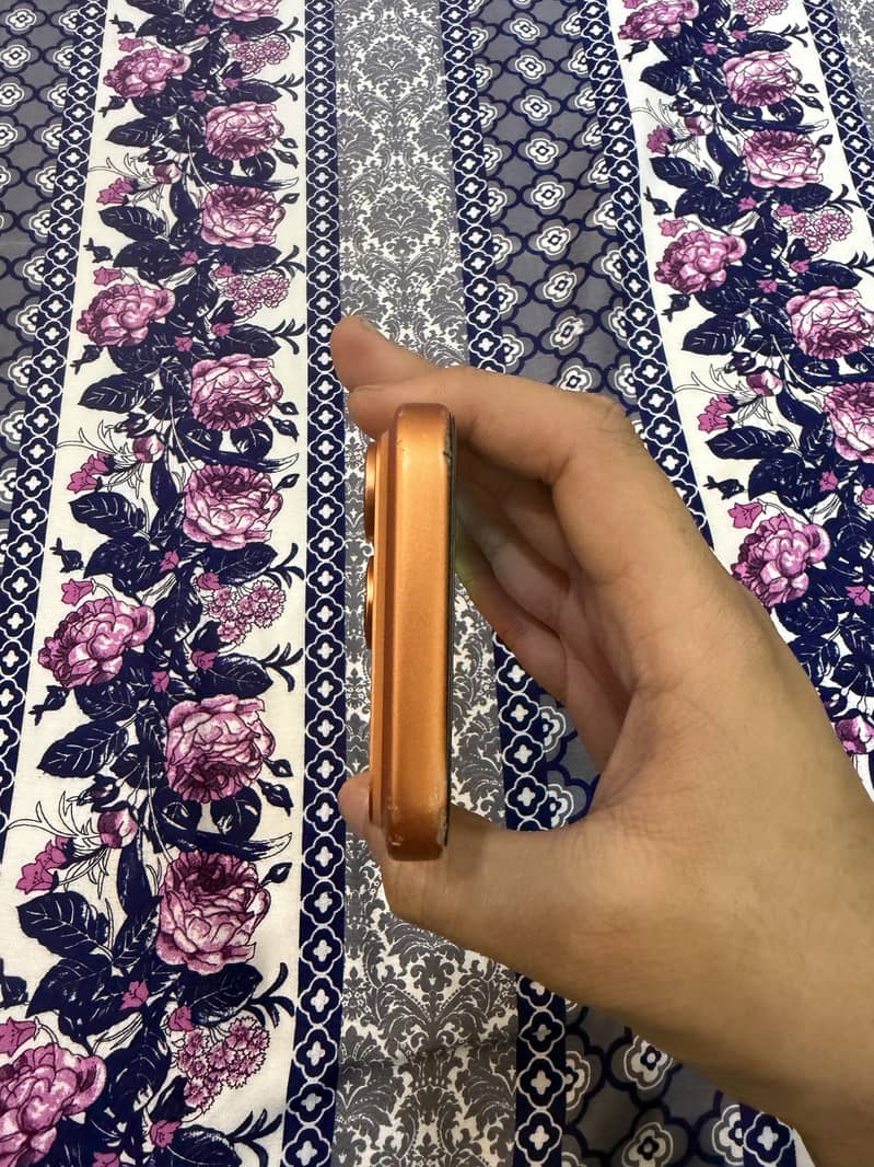 Apple iPhone 17 Pro dot in display 4