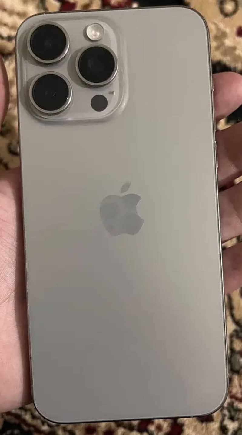 Apple iPhone 15 Pro Max 3