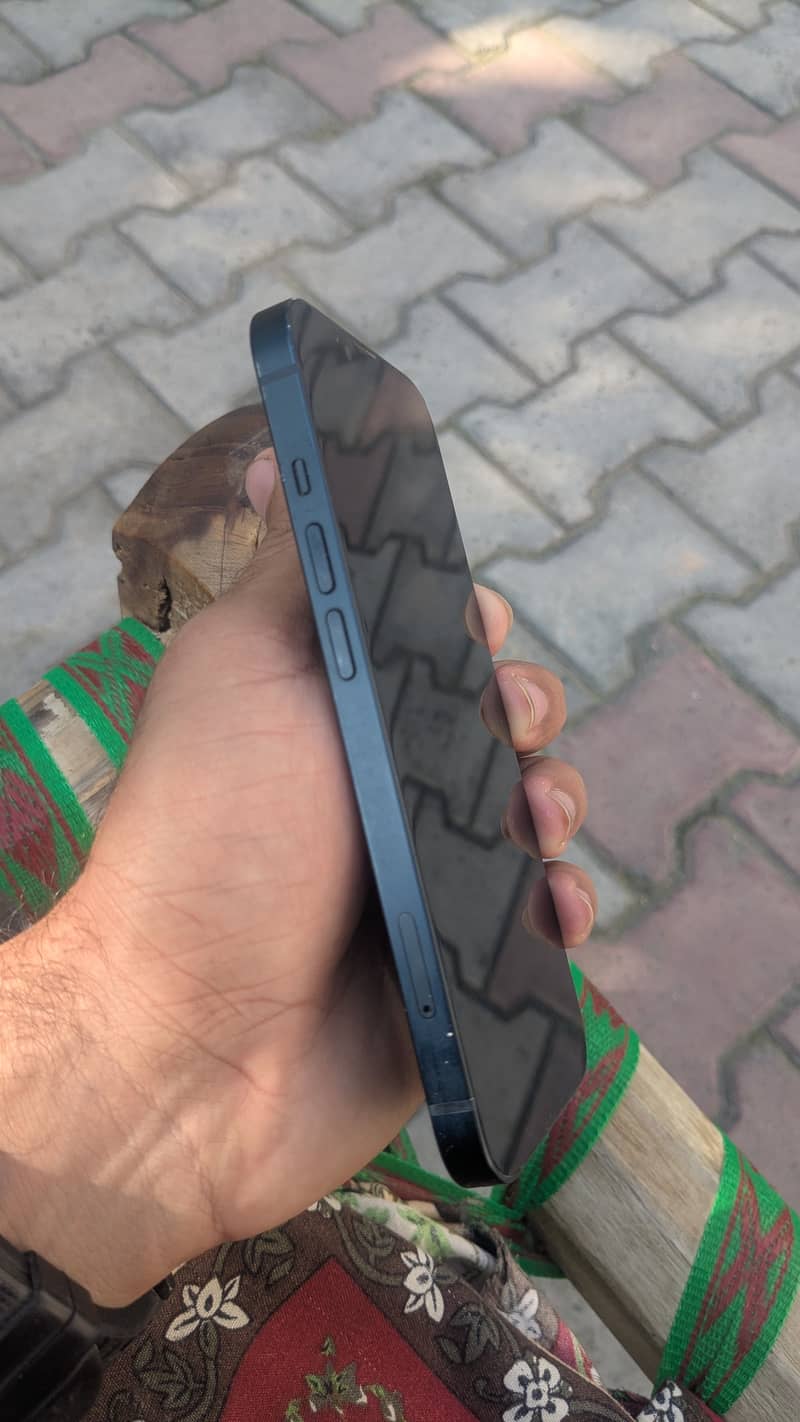 Apple iPhone 13 4