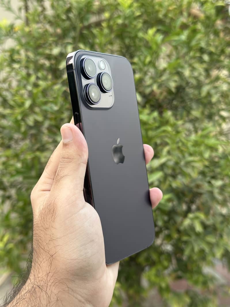 Apple iPhone 14 Pro Max 1