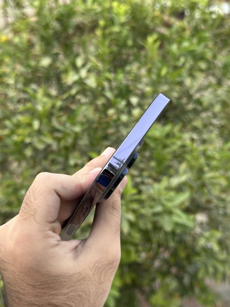 Apple iPhone 14 Pro Max 2