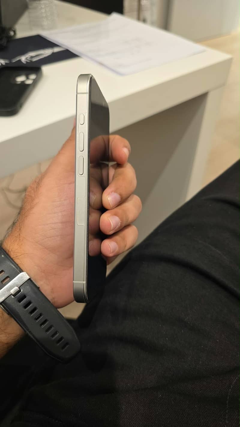 Apple iPhone 15 Pro 4