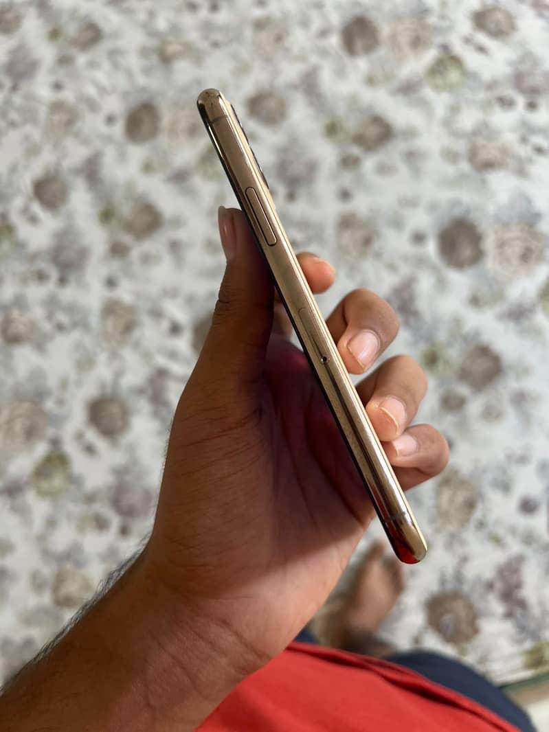 Apple iPhone 11 Pro 1