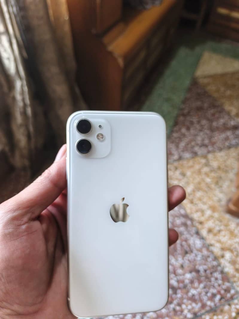 Apple iPhone 11 4