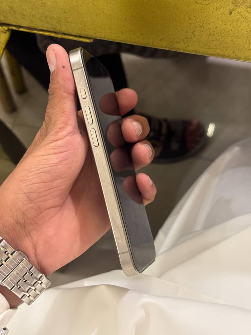Apple iPhone 15 Pro 0