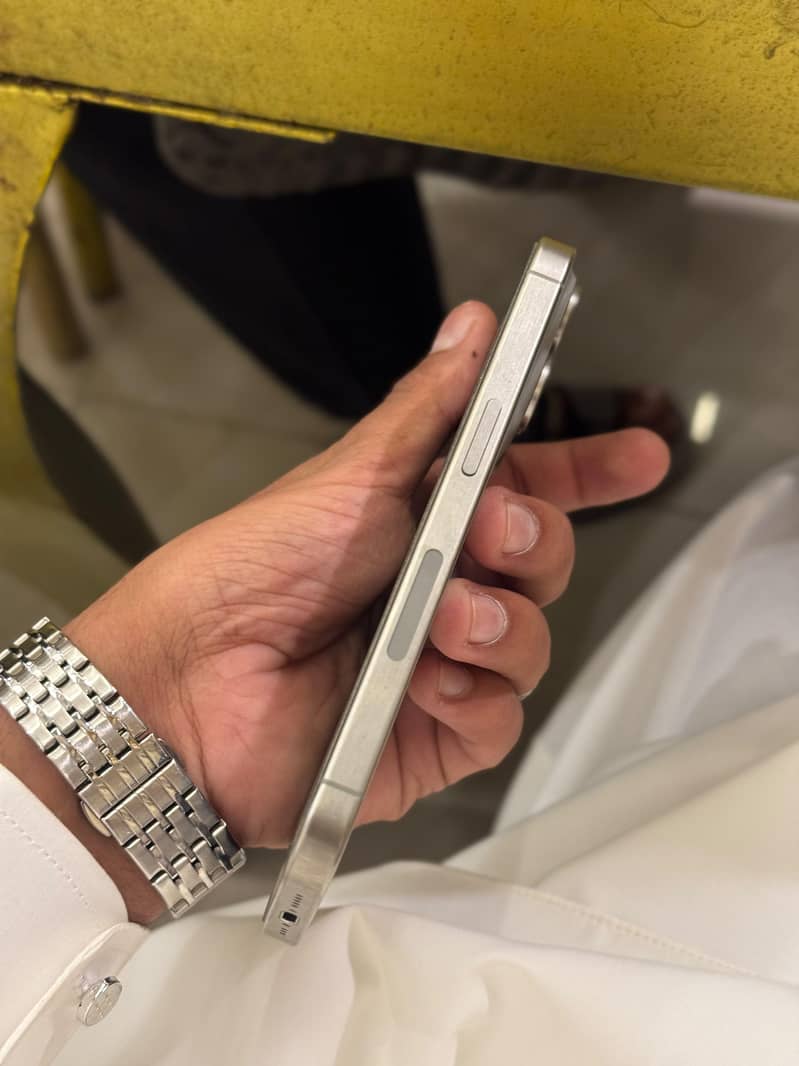 Apple iPhone 15 Pro 2