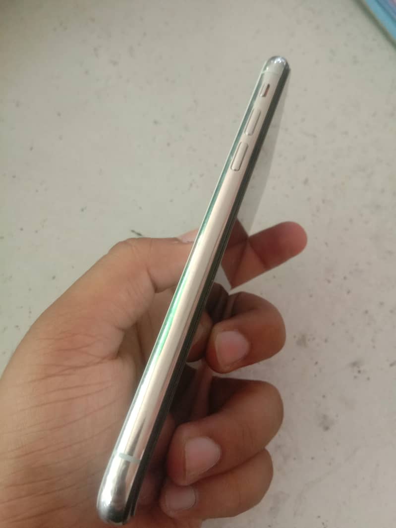 Apple iPhone X 3