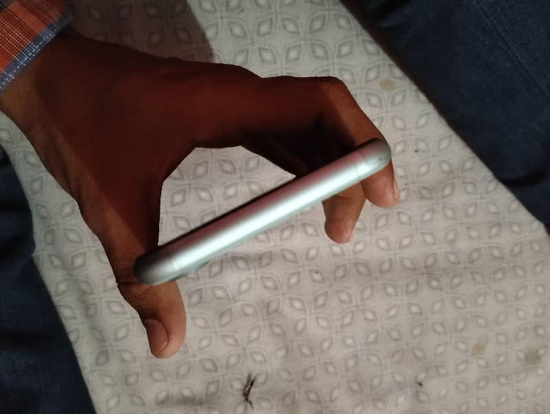 Apple iPhone 11 3
