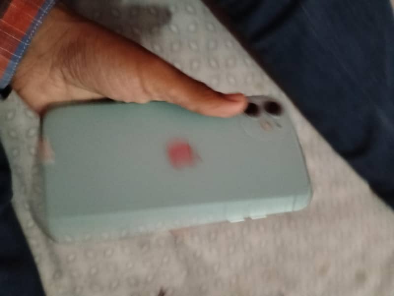 Apple iPhone 11 4