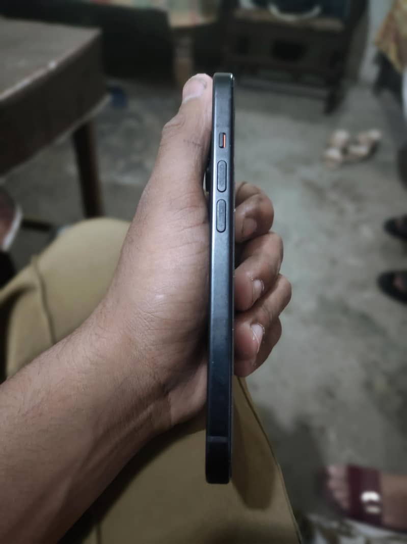 Apple iPhone 15 WITH BOX 4