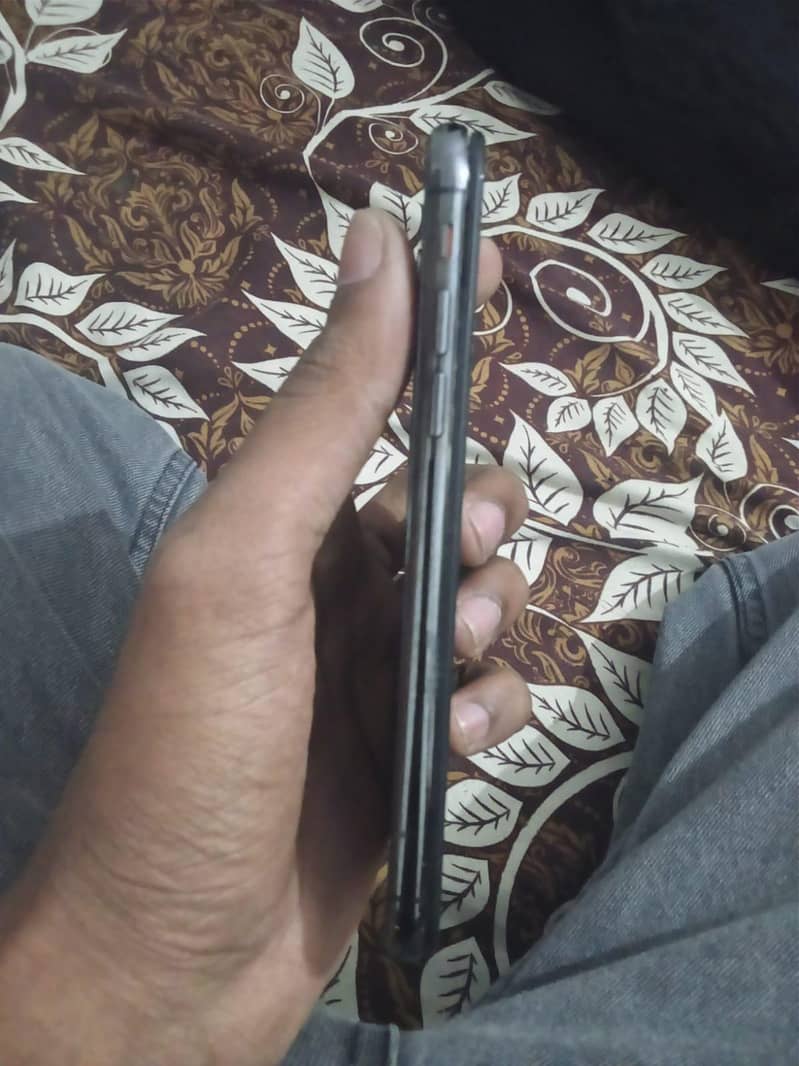 Apple iPhone XS 3