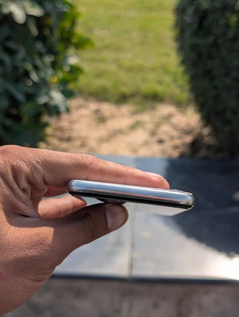 Apple iPhone X 3