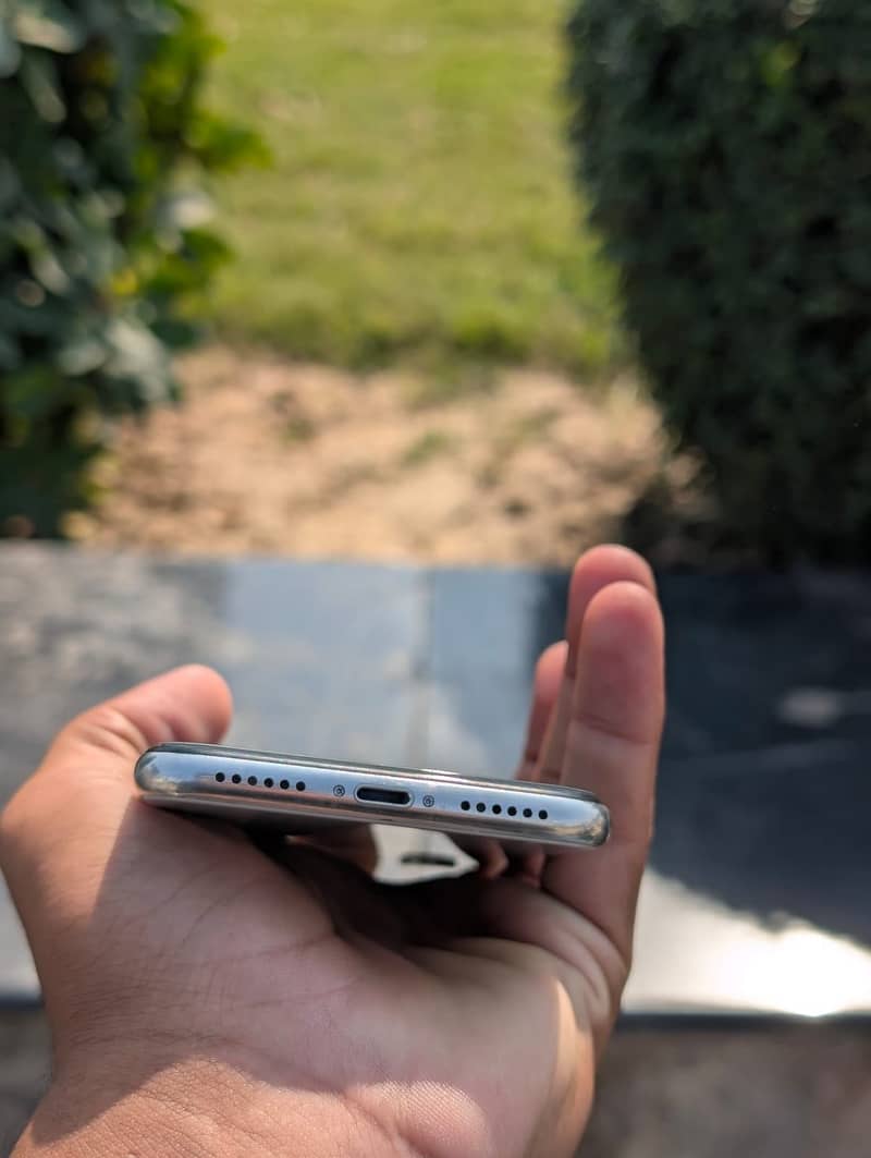Apple iPhone X 5