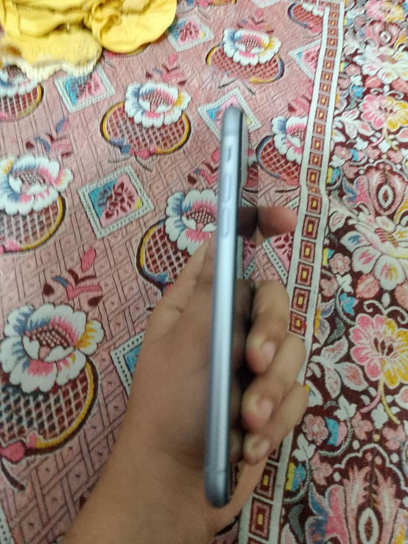 Apple iPhone 11 3