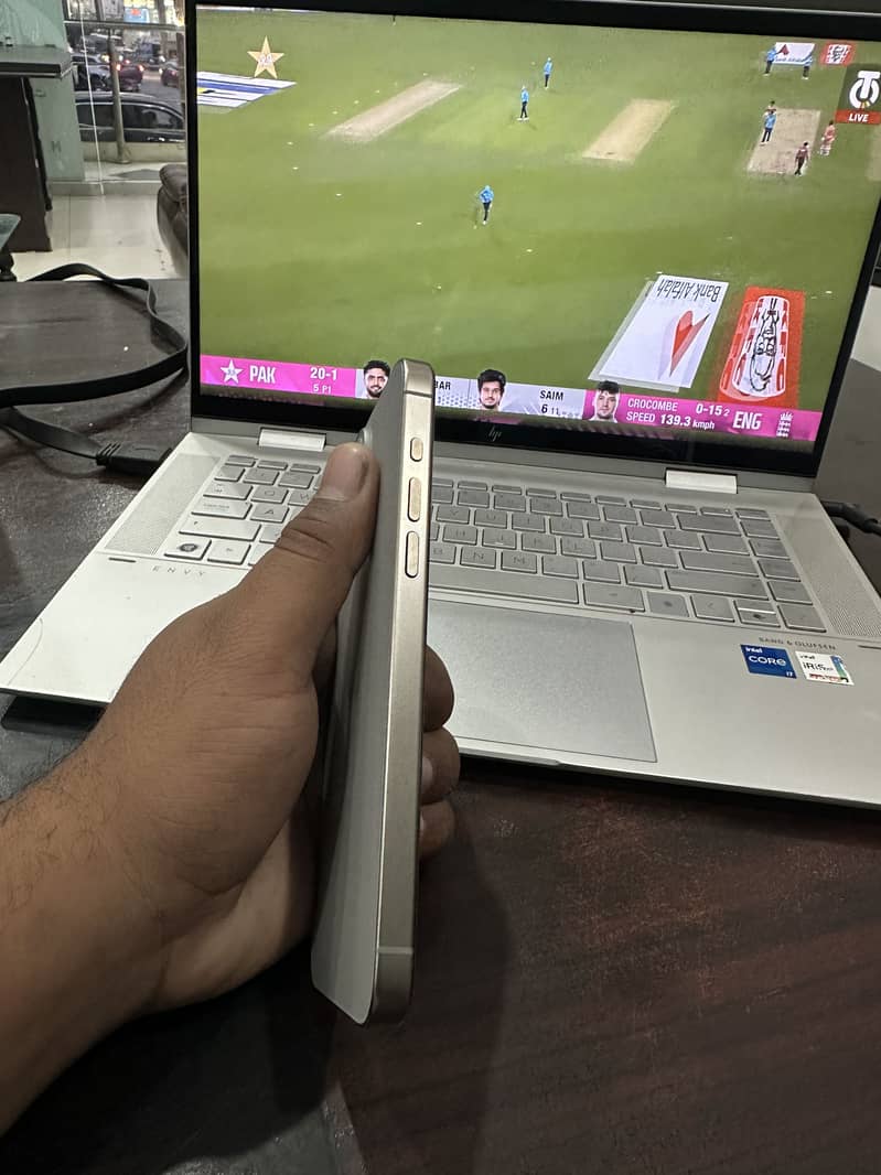 Apple iPhone 15 Pro Max 2