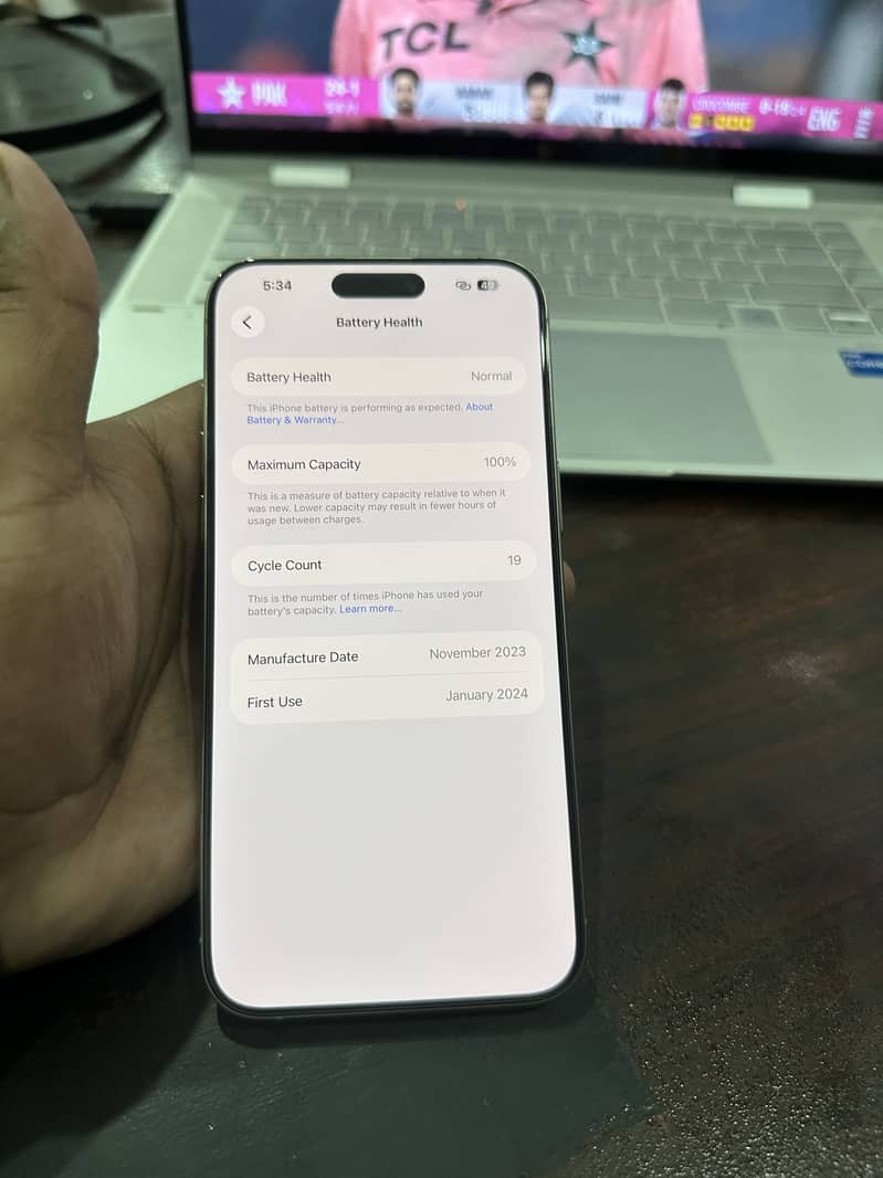 Apple iPhone 15 Pro Max 4