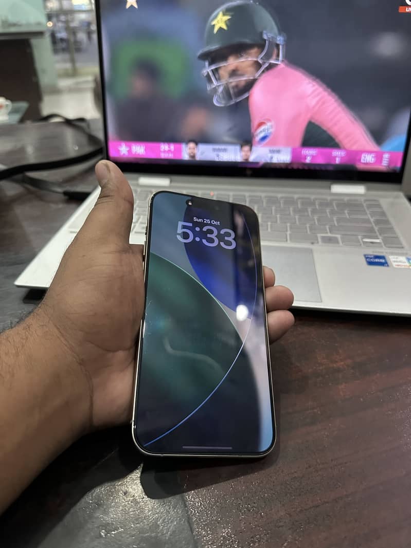 Apple iPhone 15 Pro Max 5