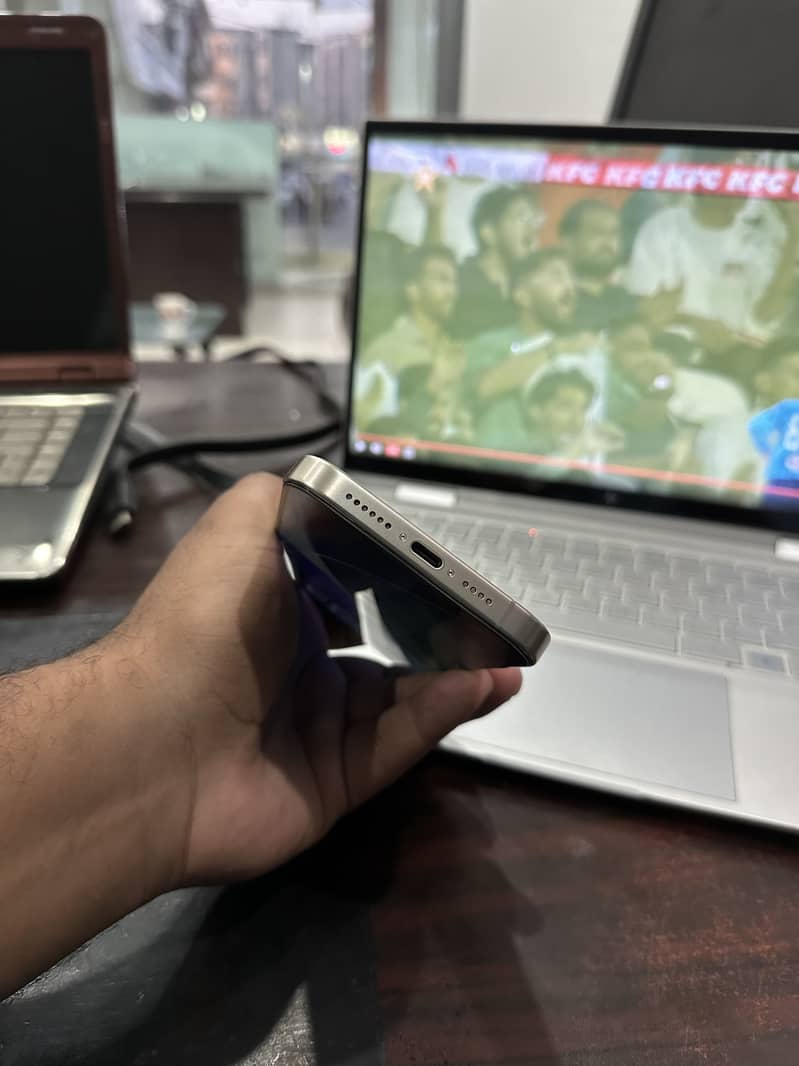 Apple iPhone 15 Pro Max 6
