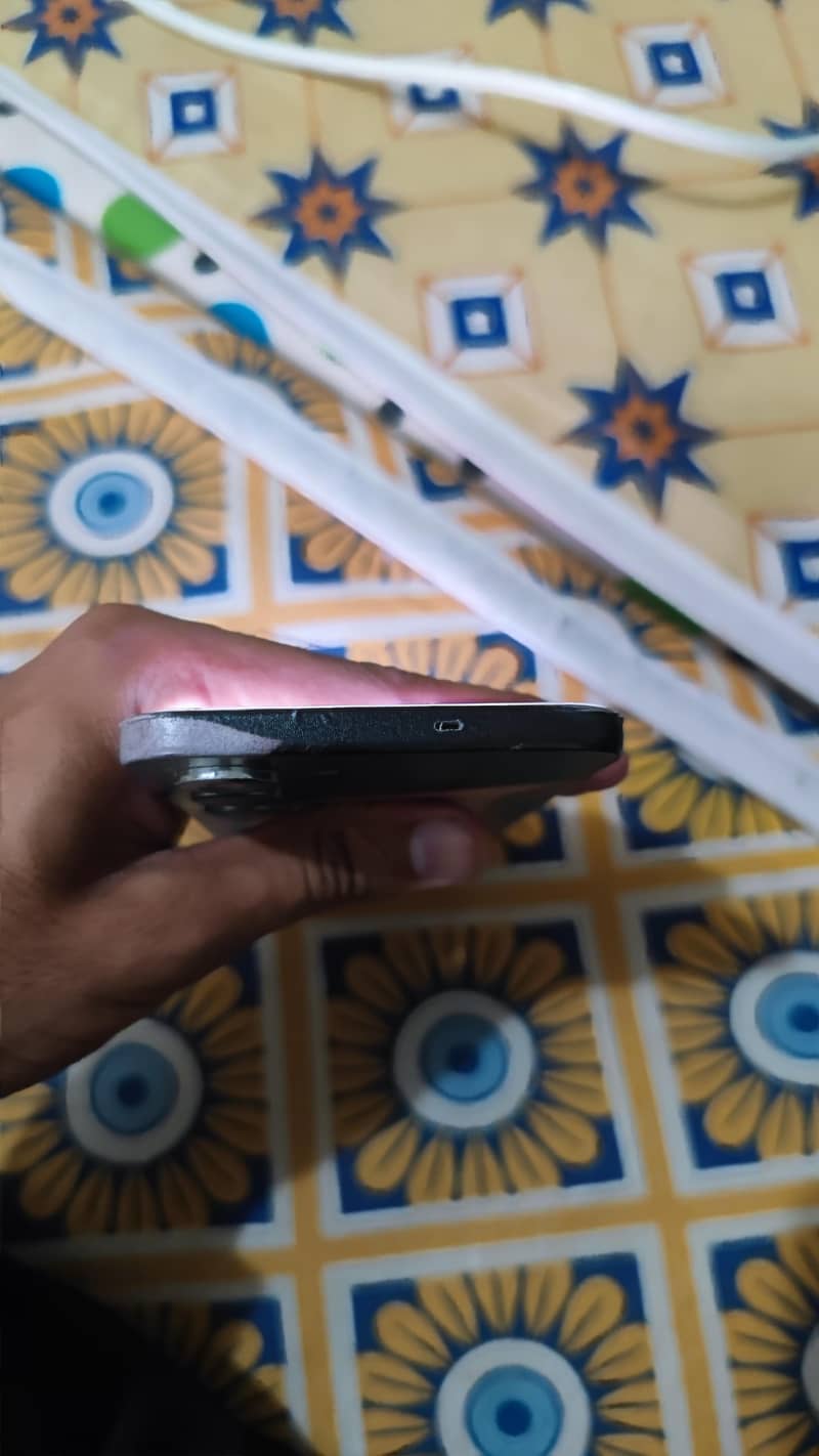 Tecno CAMON 40 Pro 1