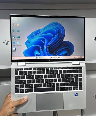 HP EliteBook 1040 G8 x360, Core i7-11th Gen, Premium 360° Touchscreen