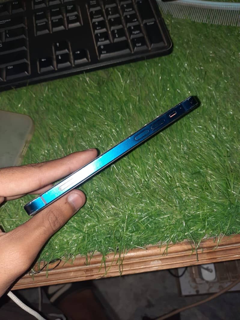 Apple iPhone 12 0