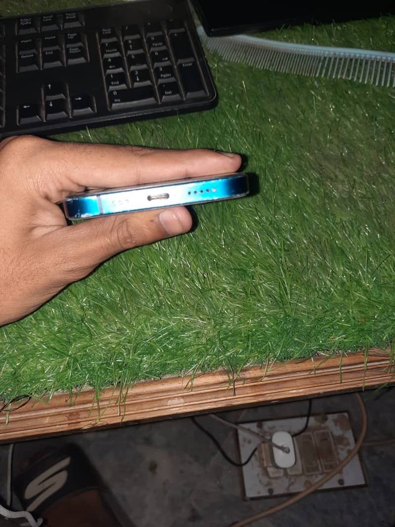 Apple iPhone 12 1
