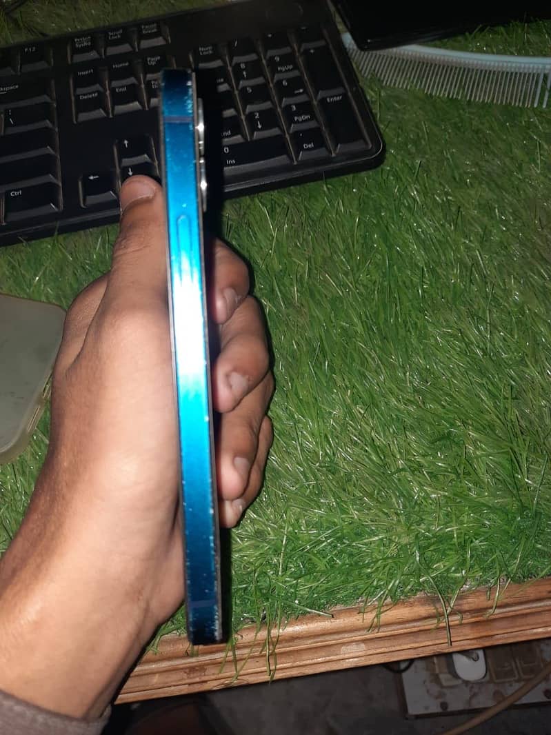 Apple iPhone 12 3