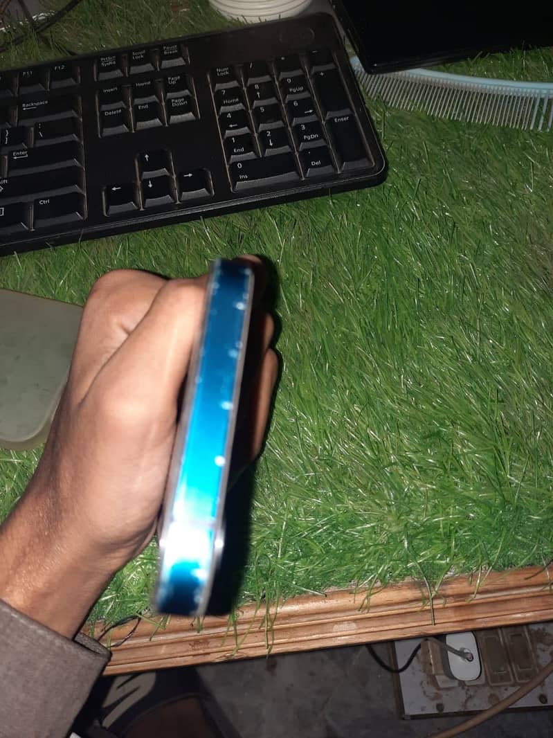 Apple iPhone 12 4