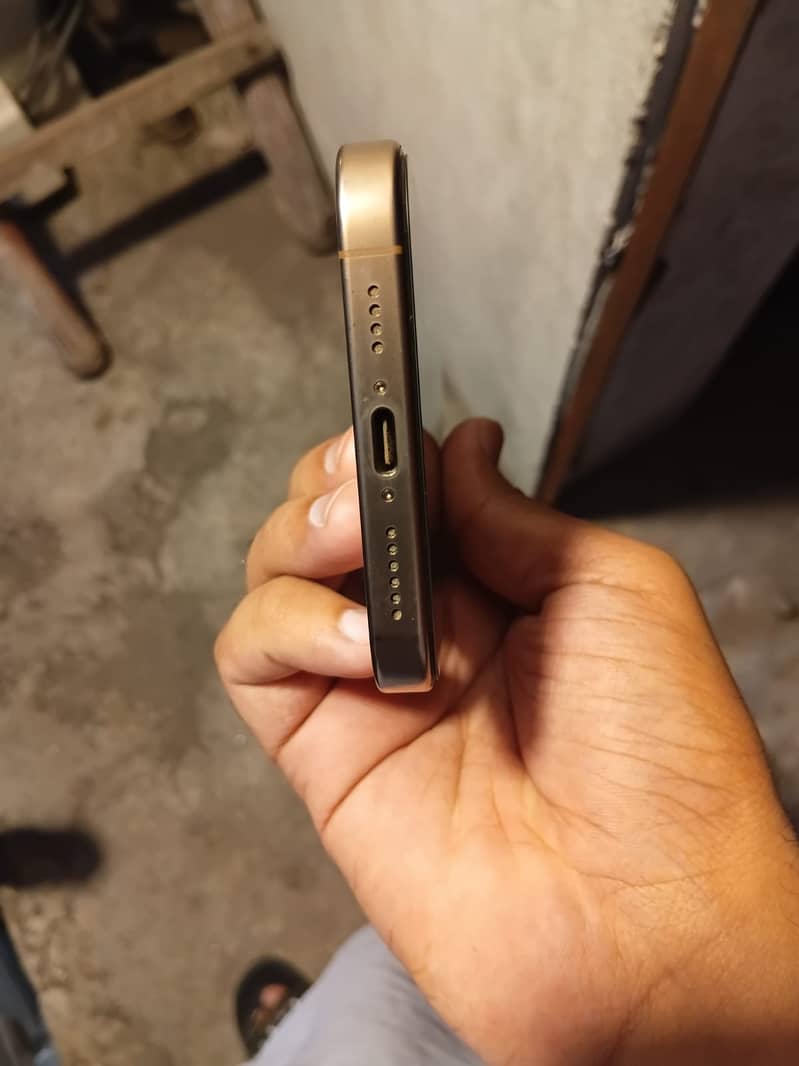 Apple iPhone 16 Pro Max 3