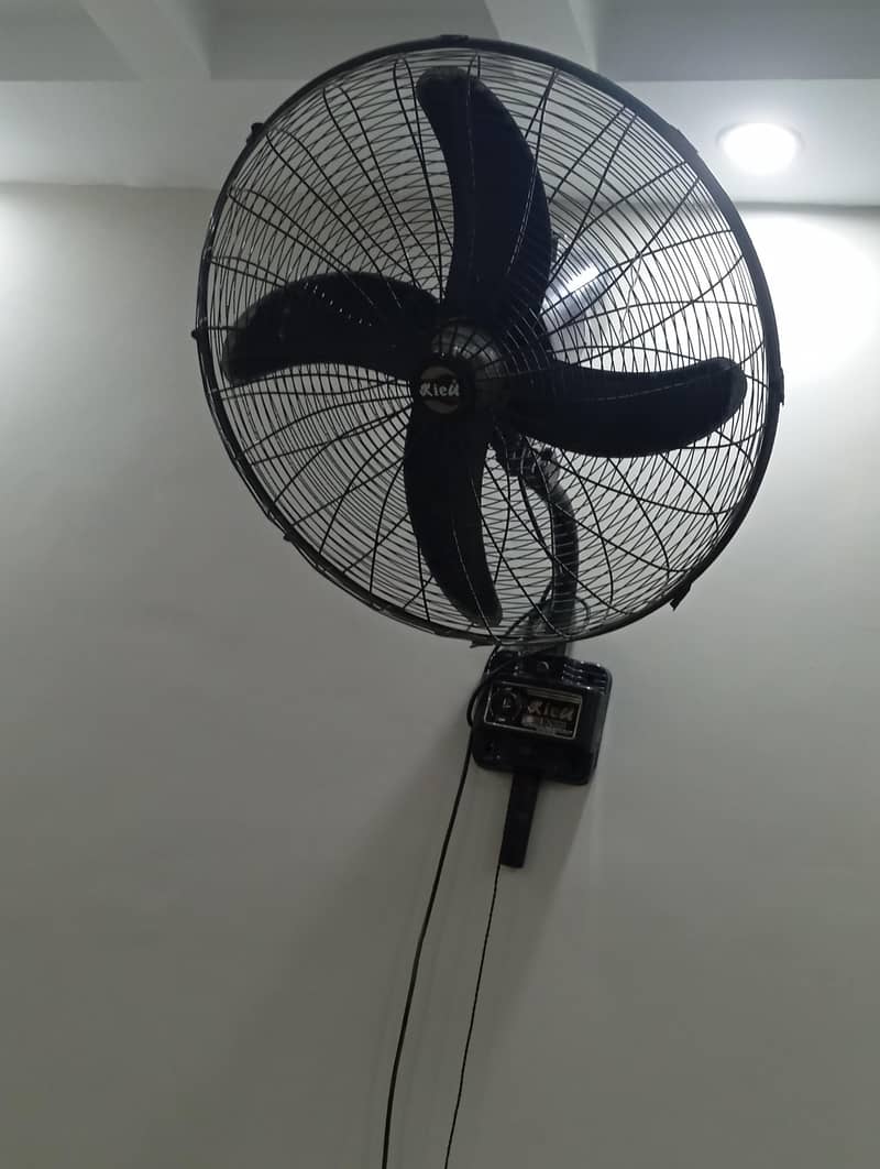 bracket fan 2