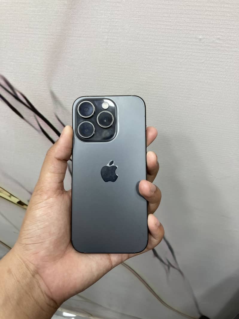 Apple iPhone 15 Pro 0