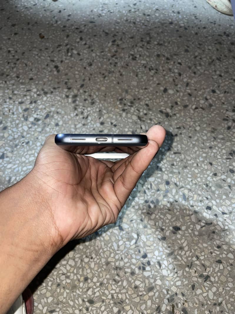Google Pixel 8 4